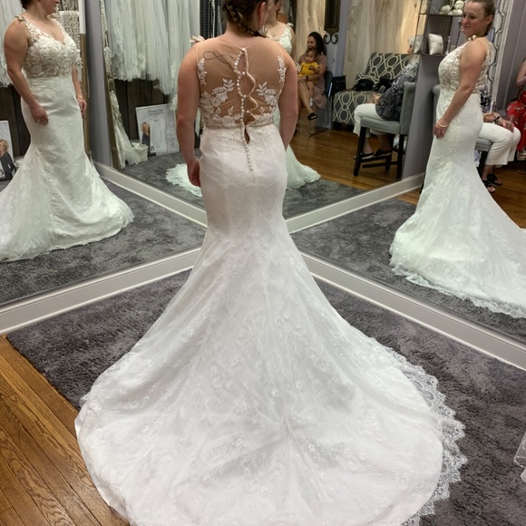 Wedding dress - Picture 3 of 3